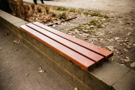 lawka-parkowa-miejska-na-plac-zabawskwerek-na-mur