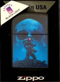 zapalniczka-zippo-space-soldier-60006892-wiatroodporna-benzynowa