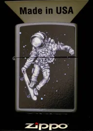 zapalniczka-zippo-spaceman-wiatroodporna-benzynowa