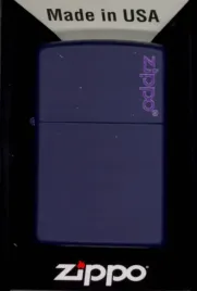 zapalniczka-zippo-navy-blue-matte-logo-60001569-wiatroodporna-benzynowa