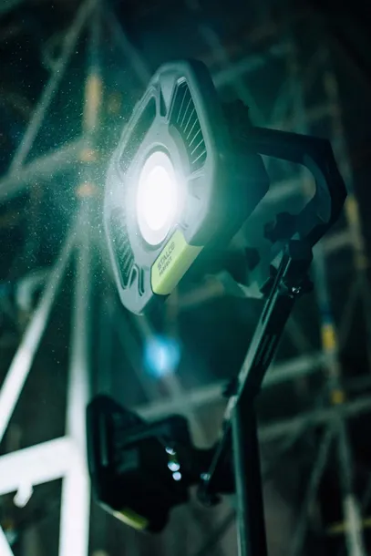 reflektor-led-naswietlacz-akumulatorowy-40w-4000-lumenow-dyfuzor-360-stopni-marka-stalco