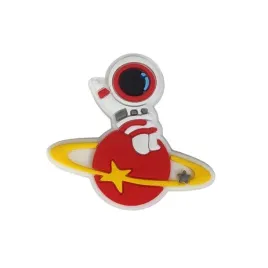 gumowa-latka-emblemat-ozdoba-do-kroksow-przypinka-do-butow-kosmonauta