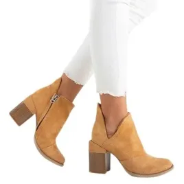 botki-zamszowe-eleganckie-z-wycieciem-na-slupku-modne-obcas-camelowe-38
