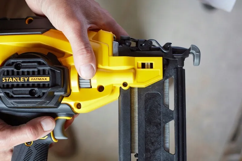 gwozdziarka-akumulatorowa-v20-18v-0-ah-stan-nowy