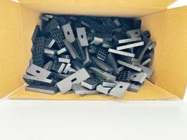 podkladki-montazowe-z-otworem-10x30x80mm-500-szt