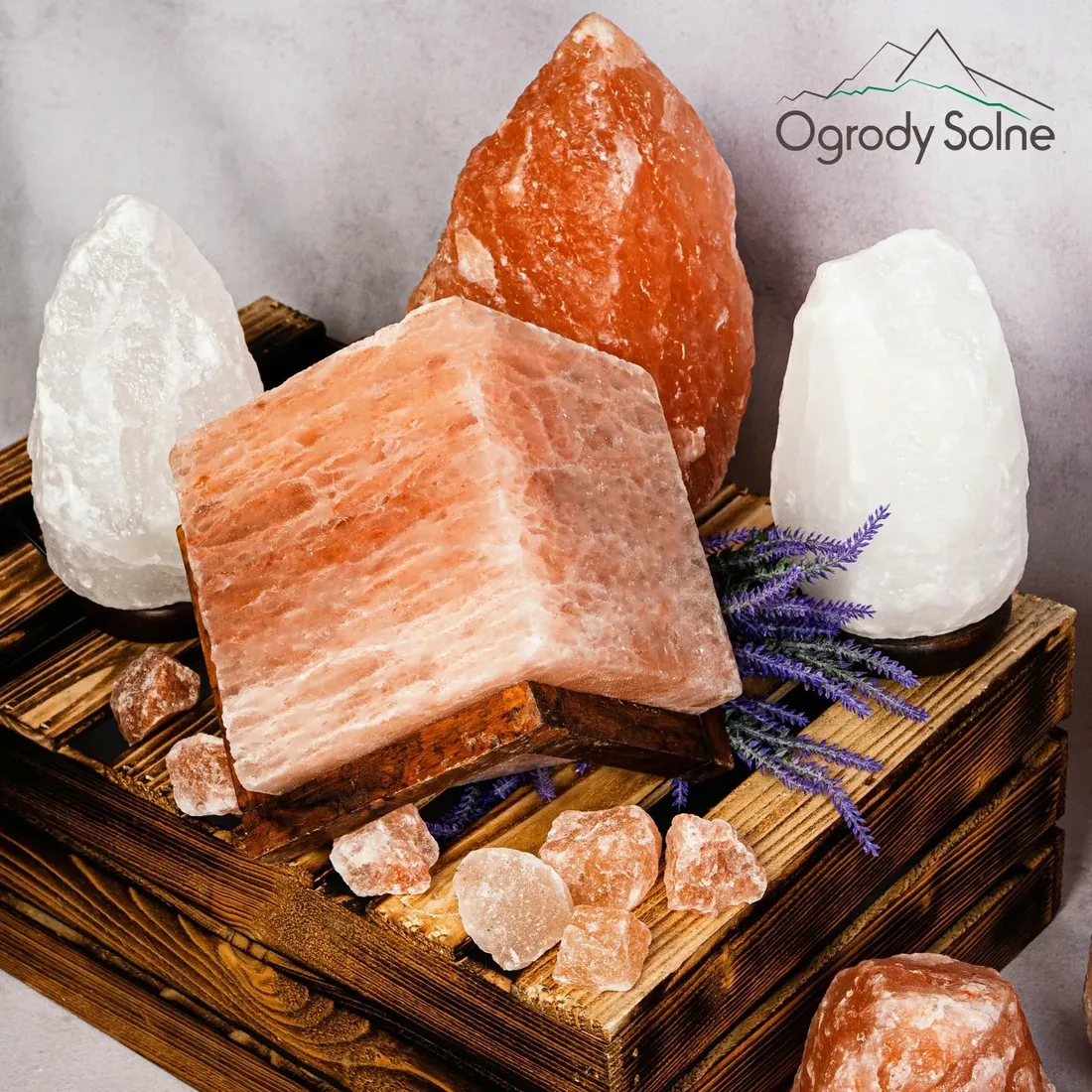 lampa-solna-szescian-na-drewnianej-podstawce-z-soli-himalajskiej-naturalna