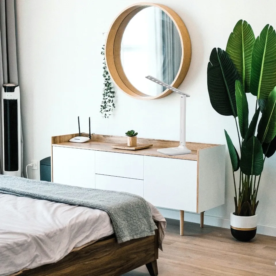 lampka-led-nocna-biurkowa-szkolna-kreslarska-na-biurko-lampa-uchwyt-na-tel-stan-nowy