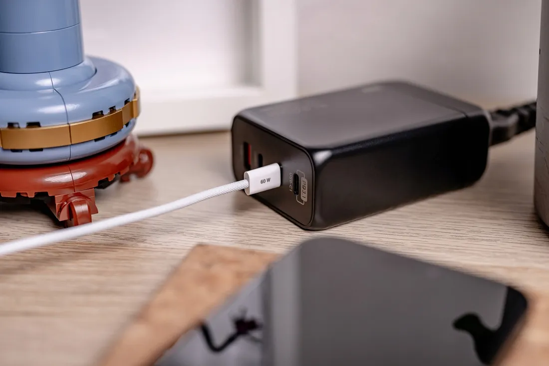 kabel-newell-usb-c-usb-c-60-w-2-m-bialy-stan-nowy
