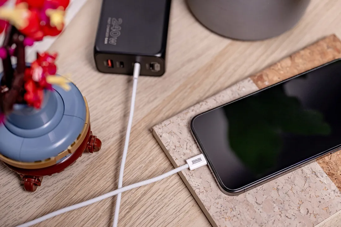 kabel-newell-usb-c-usb-c-60-w-2-m-bialy-stan-nowy