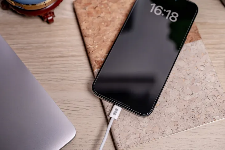 kabel-newell-usb-c-usb-c-60-w-2-m-bialy-stan-opakowania-oryginalne-marka-newell