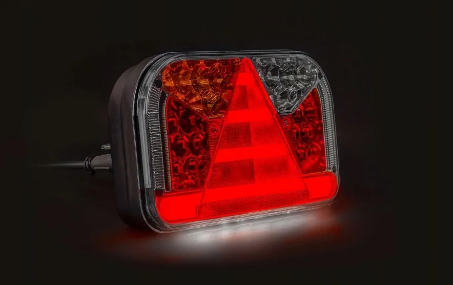 lampa-tylna-ft-170-led-prawa-stan-nowy