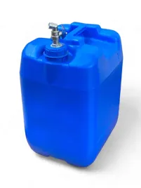 kanister-na-wode-niebieski-plastikowy-z-kranikiem-w-nakretce-20-l