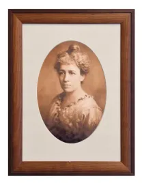 ramka-drewniana-brazowa-retro-30x40-owalne-biale-tlo