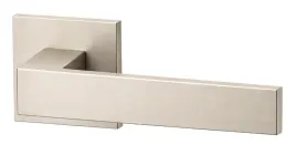 klamka-drzwiowa-kwadro-nikiel-szczotkowany-rozeta-slim-premium