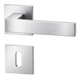 klamka-drzwiowa-kwadro-chrom-satyna-rozety-na-klucz-slim-premium