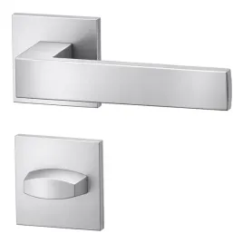 klamka-drzwiowa-kwadro-chrom-satyna-rozety-wc-slim-premium