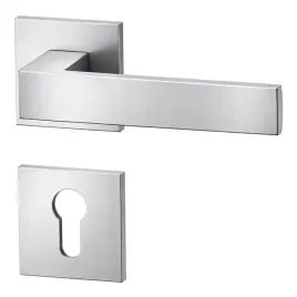 klamka-drzwiowa-kwadro-chrom-satyna-rozety-na-wklad-slim-premium