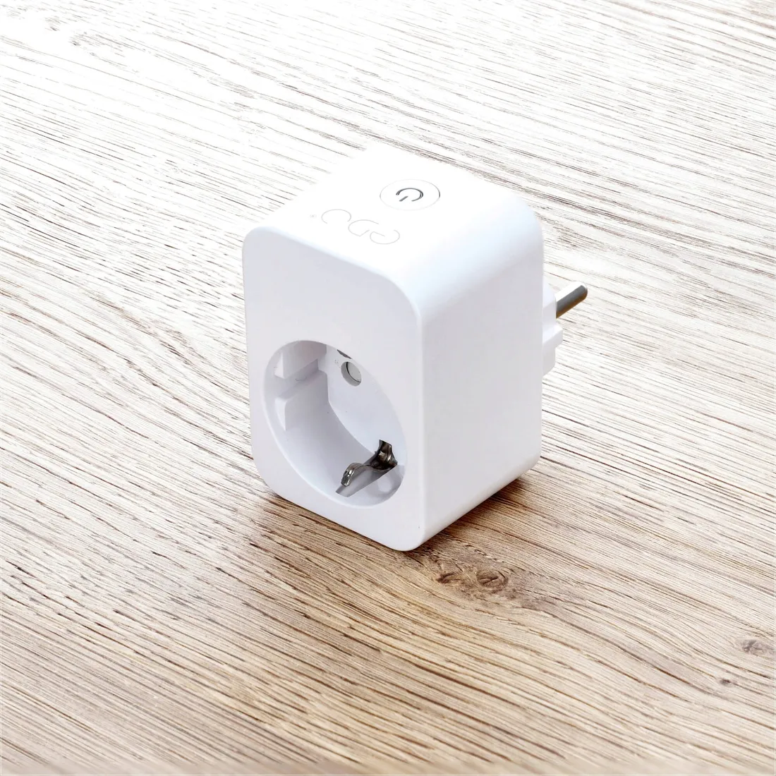 inteligentne-gniazdko-wifi-z-monitorem-energii-tuya-smart-edo-solution