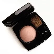 chanel-joues-contraste-lumiere-12-coups-de-minuit