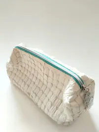 sisley-make-up-bag-biala-kosmetyczka