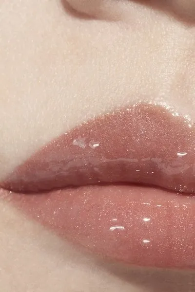 chanel-rouge-coco-gloss-blyszczyk-722-noce-moscata-kolor-bezowy