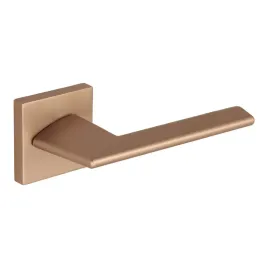 gamet-klamka-dh34-magni-szyld-kwadratowy-zloty-rozowy-satynowy