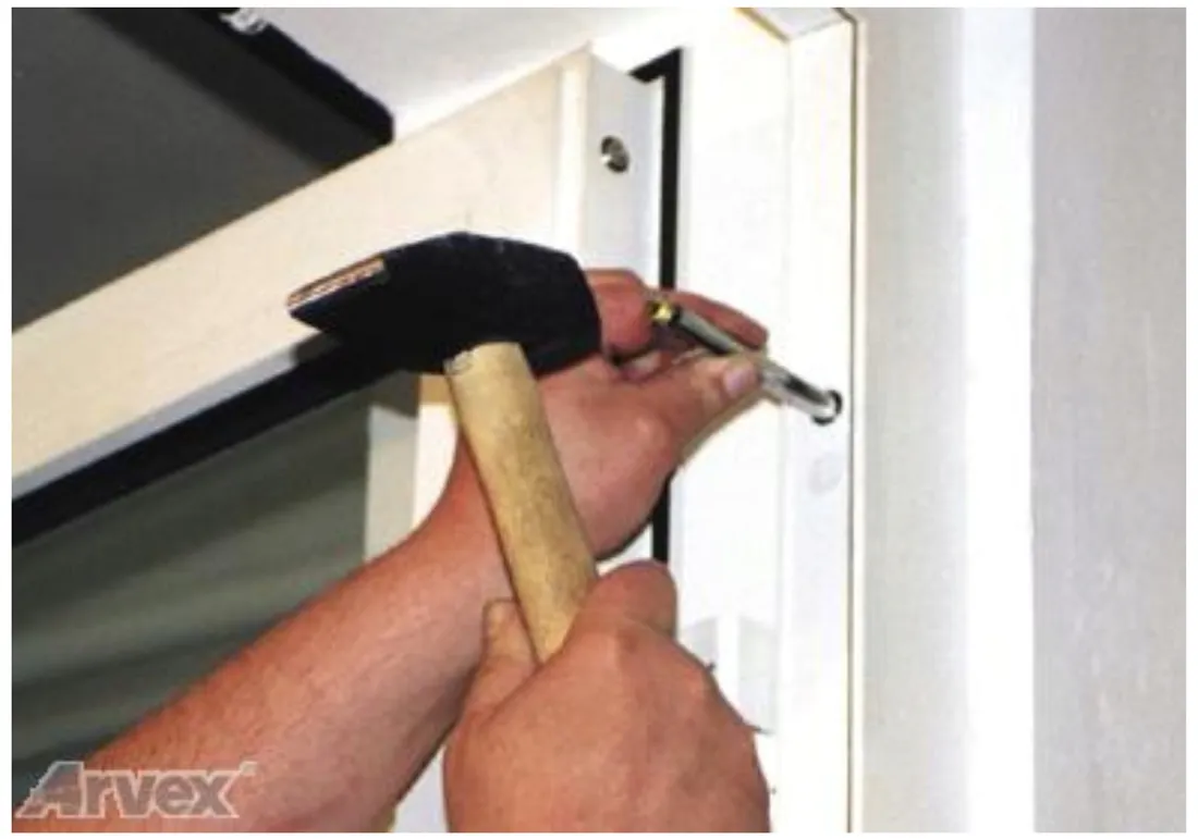 kotwa-dybel-lacznik-do-oscieznic-futryn-drzwi-okien-10x72-metalowa-100-szt-stan-nowy