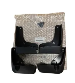 toyota-yaris-iv-chlapacze-oslony-przod-tyl-komplet-nowe-oryginal