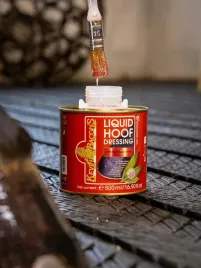 olej-do-kopyt-kevin-bacon-s-liquid-hoof-pink-z-rozowym-brokatem-500ml