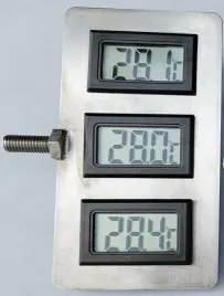 ramka-obudowa-potrojna-z-srubka-m8-na-termometr-lcd-destylator