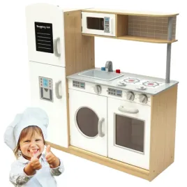 drewniana-kuchnia-w-kolorze-drewna-i-bieli-z-tablica-do-pisania