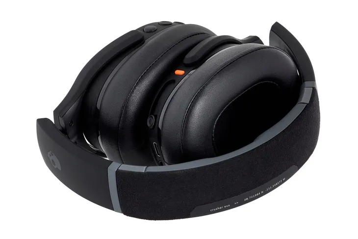 sluchawki-skullcandy-crusher-evo-wireless-black-regulacja-glosnosci-tak
