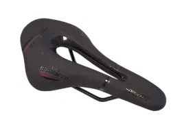 siodlo-san-marco-shortfit-250x150mm-czarno-fioletowe