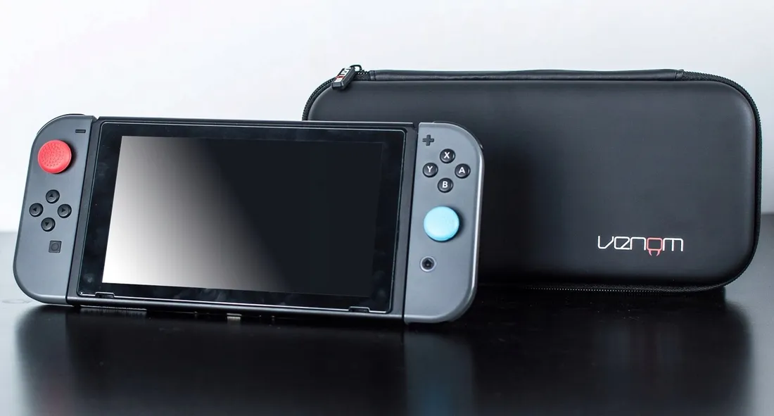 nintendo-switch-etui-case-szklo-sluchawki-stan-nowy