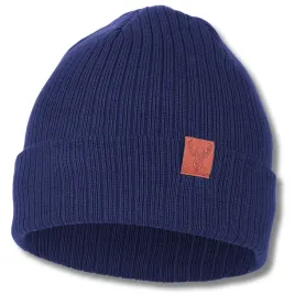 czapka-damska-zimowa-prazkowana-beanie-na-chlodne-dni-modna-naszywka-moraj