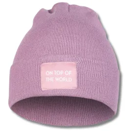 czapka-damska-zimowa-prazkowana-beanie-na-chlodne-dni-modna-naszywka-moraj