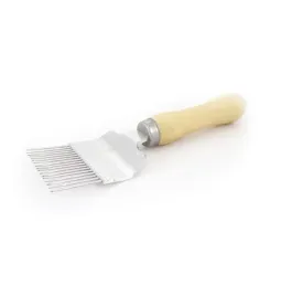odsklepiacz-widelcowy-do-ramek-pszczelich-prosty-drewniana-raczka-brctech