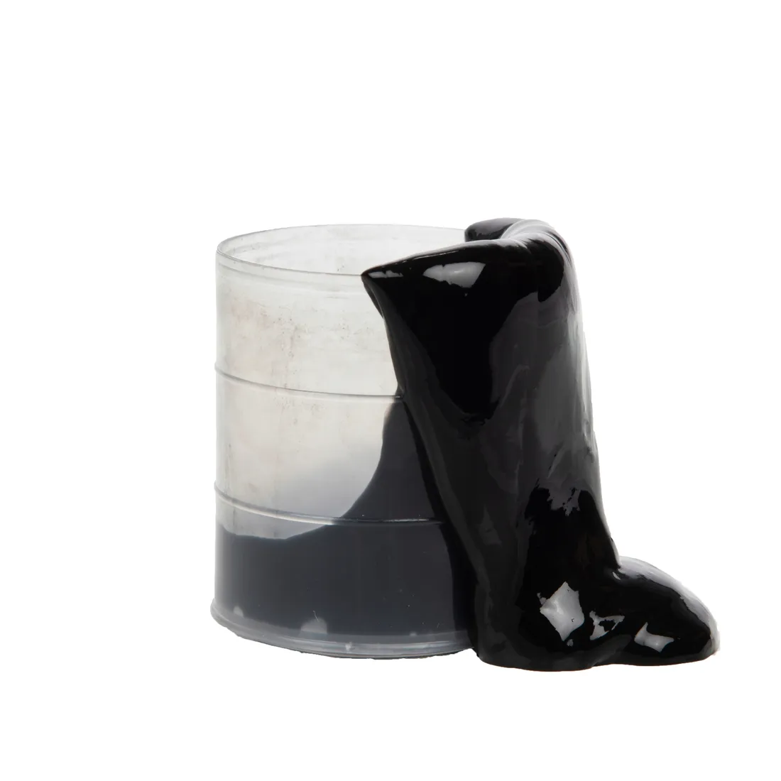 czarny-slime-substancja-w-beczce