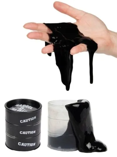 czarny-slime-substancja-w-beczce-plec-chlopcy-dziewczynki