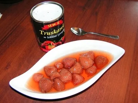 mk-truskawki-w-puszce-polowki-w-lekkim-syropie-soczysty-miazsz-400g-stan-nowy
