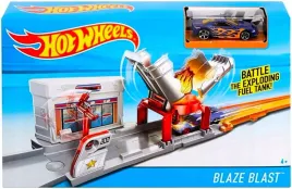 hot-wheels-tor-pozar-na-stacji-gratis-autko-idealny-prezent-dla-dzieci