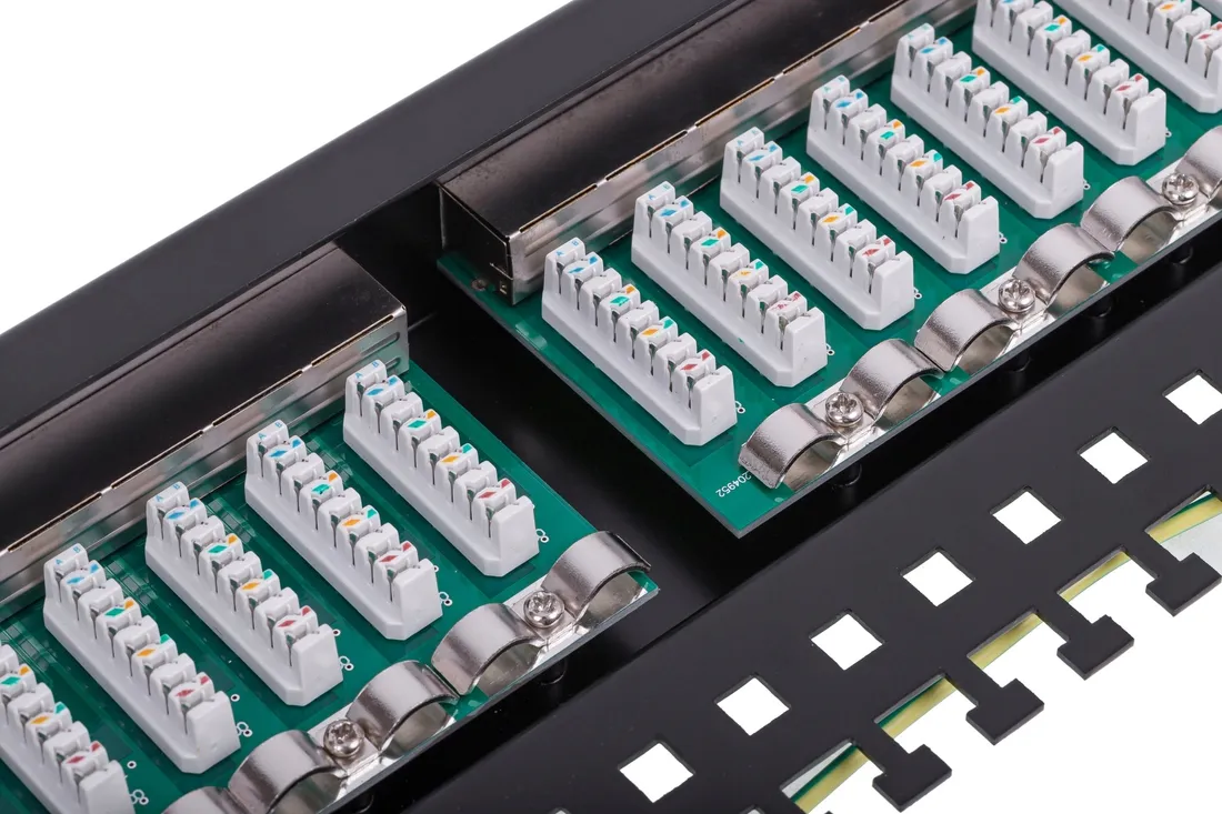 patch-panel-rack-19-1u-24-porty-kat-5e-ftp-stp-netrack-z-polka-patchpanel