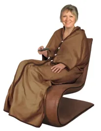 ponczo-kocobluza-koc-polarowy-zapinany-narzutka-koldra-pled-brazowy-2w1