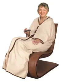 ponczo-kocobluza-koc-polarowy-zapinany-narzutka-koldra-pled-bezowy-2w1