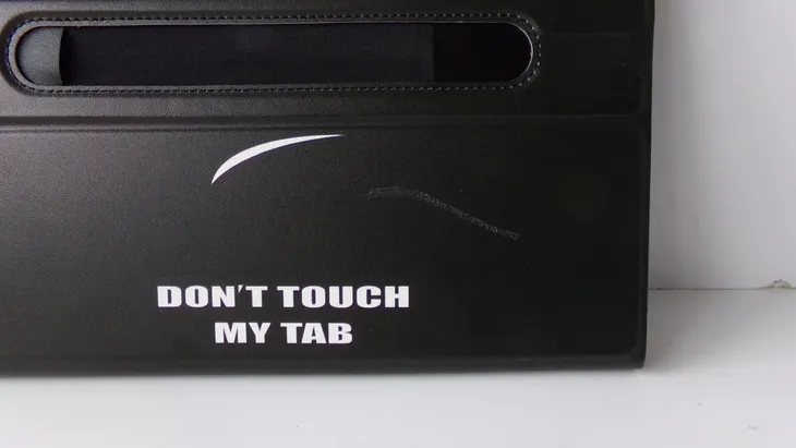 etui-do-tableta-pokrowiec-don-t-touch