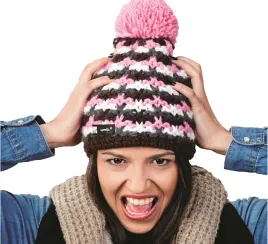 zimowa-czapka-ciepla-pompon-i-polar-woolk