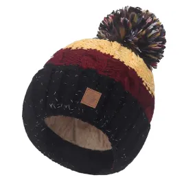 zimowa-czapka-ciepla-pompon-podszewka-polar-dizzy