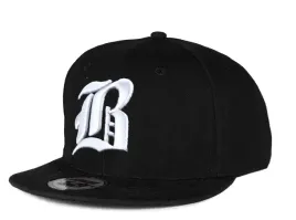 czapka-z-daszkiem-unisex-gotyckie-litery-haft-logo