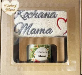 prezent-na-dzien-mamy-box-prezentowy-reczniki-50x100-kubek-kochana-mama