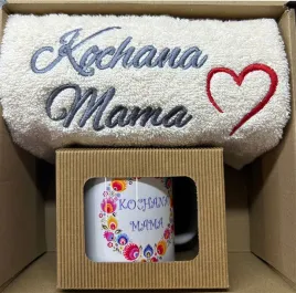 prezent-na-dzien-mamy-box-prezentowy-reczniki-50x100-kubek-kochana-mama